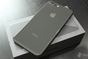 Огляд iPhone 8 Plus: падіння цін, вихід iPhone X